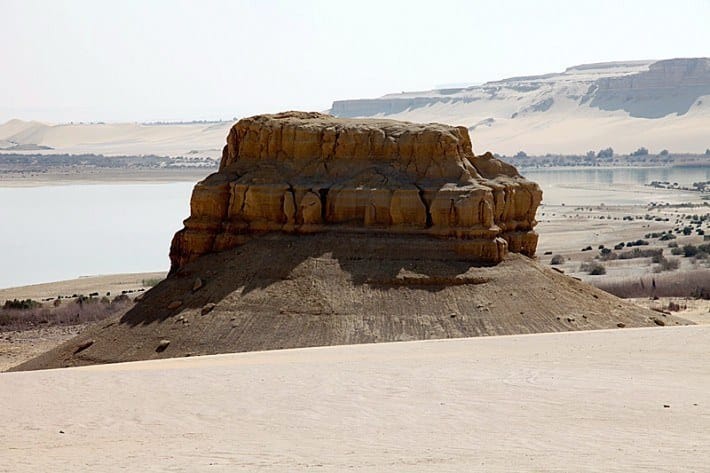Rock at the southern lake in the Wadi El Rayan - Photo by Roland Unger