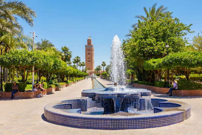 Fountain in the Koutoubia Gardens with view of the Koutoubia Mosque in Marrakech