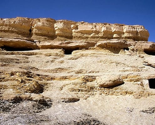 Al Mizawaka Tombs, Hill of Qarat el-Muzawwaqa