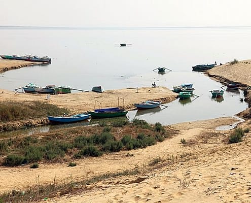 Boats at the southern lake in the Wadi El Rayan - Photo by Roland Unger