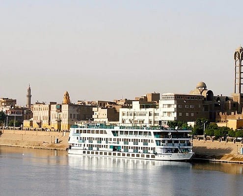 Nile cruiser, Esna