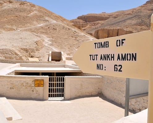 Can you visit tombs in Egypt