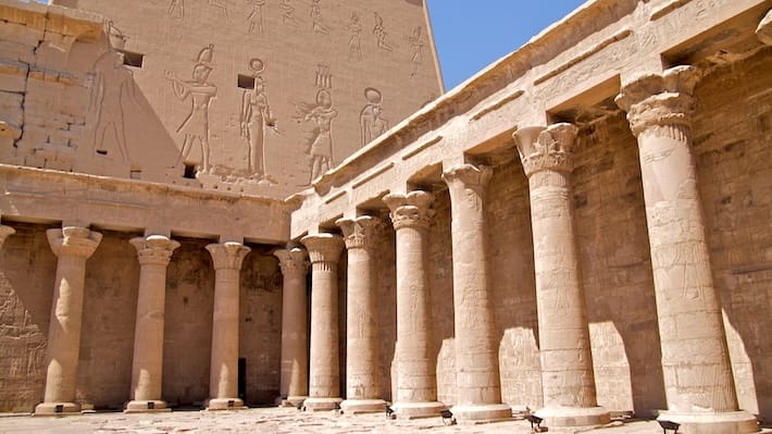 Templo de Edfu dedicado ao deus Hórus