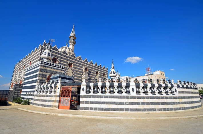 Abu Darwish Mosque with its alternating black and white stones inherit the traditional Levantine architecture