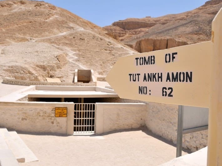Can you visit tombs in Egypt