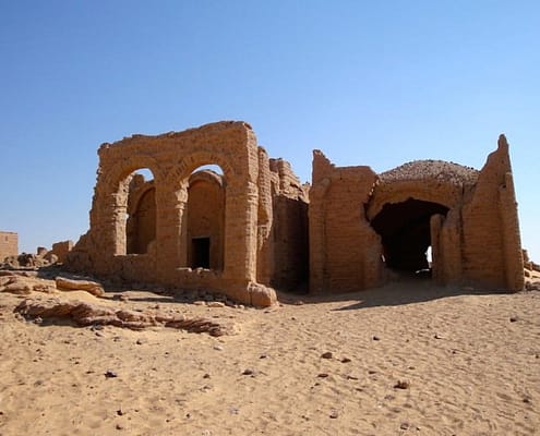 Arches and walls at Al Bagawat
