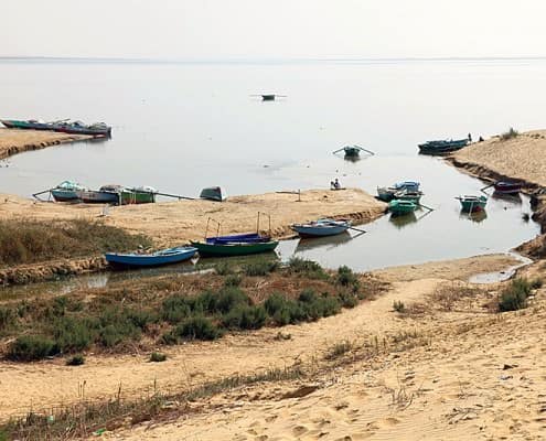 Boats at the southern lake in the Wadi El Rayan - Photo by Roland Unger