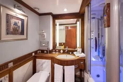cabina-de-lujo-baño-Sonesta-St-George